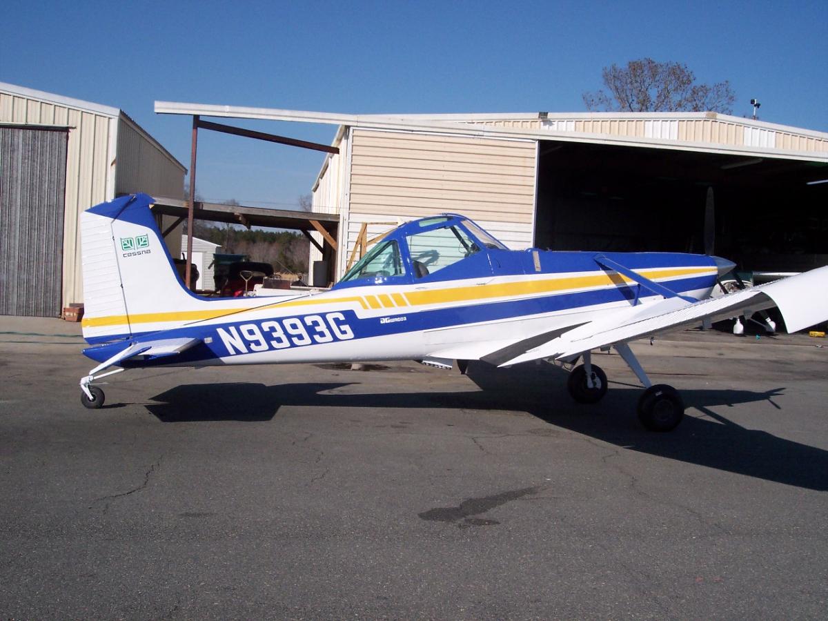Beechcraft Bonanza in white with a navy and gold stripe